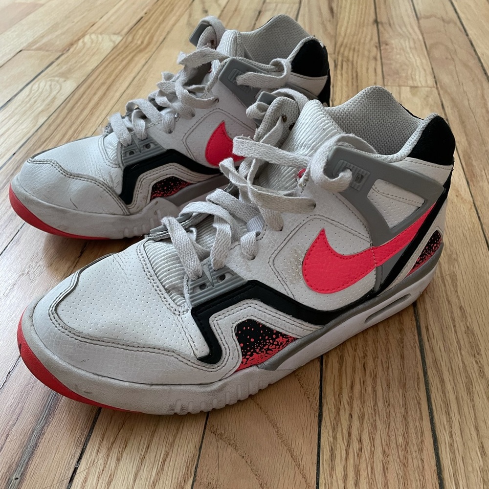 Nike Air pink and black 5.5 youth